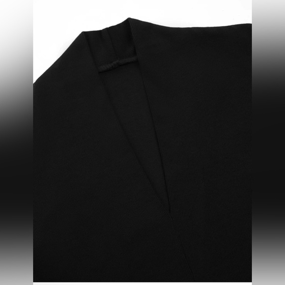 Commense Black Long Sleeve V-Neck Top - Picture 3 of 3